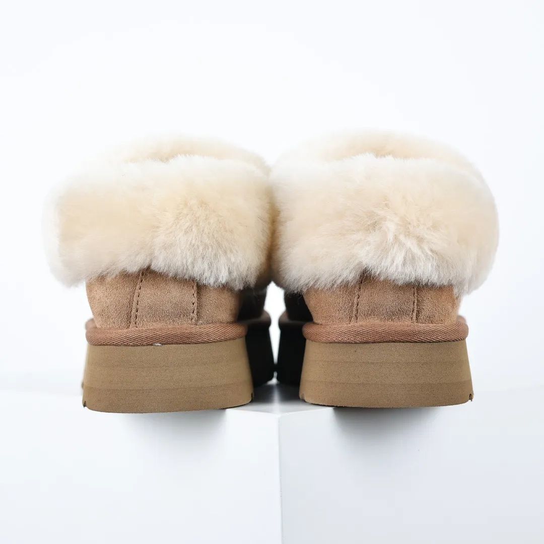 Pick up locally 💰540 Core recommendation with good price It is a very suitable choice for home use. In recent years, uug has launched a series of styles, which are partially geared towards the preferences of young consumers and have also moved to the forefront of fashion trends. Shoe body material: water-repellent coated suede upper, 17 mm UGGPURE™ implantable wool insole, lightweight non-slip and comfortable rubber outsole, with brand LOGO and trademark, with full packaging Size: 35 36 37 38 39 40